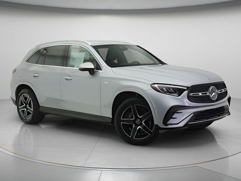 Used 2025 Mercedes-Benz GLC 350e 4MATIC image 32