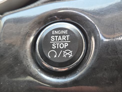 Used 2012 Jeep Grand Cherokee Laredo AWD/4WD image 32