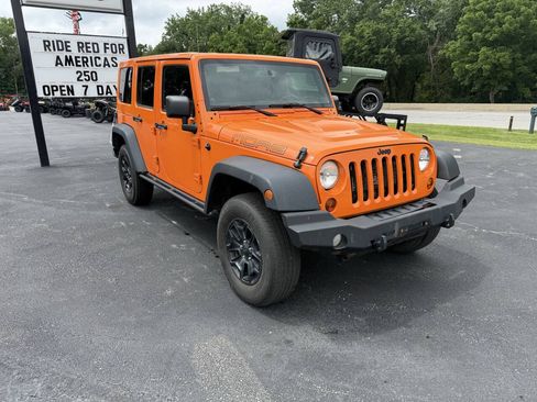 Used 2013 Jeep Wrangler Unlimited Sahara w/ Dual Top Group AWD/4WD image 1