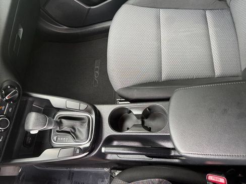 Used 2025 Kia Soul LX w/ LX Technology Package FWD image 39