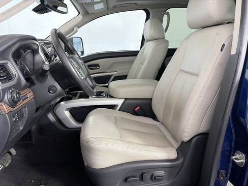 Used 2021 Nissan Titan SL w/ Moonroof Package AWD/4WD image 6