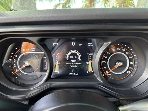 Used 2025 Jeep Gladiator Mojave w/ Convenience Group AWD/4WD image 31