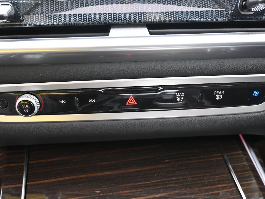 Used 2025 BMW X7 xDrive40i AWD/4WD image 21