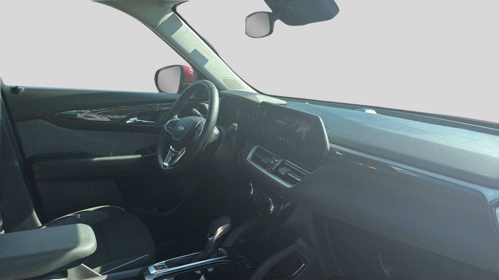 Used 2024 Chevrolet TrailBlazer LT w/ LT Cold Weather Package FWD image 21