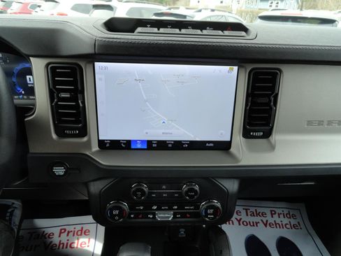Used 2025 Ford Bronco Outer Banks w/ Sasquatch Package AWD/4WD image 16