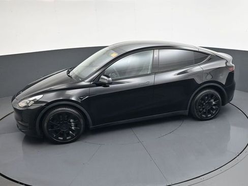Used 2023 Tesla Model Y Long Range image 28