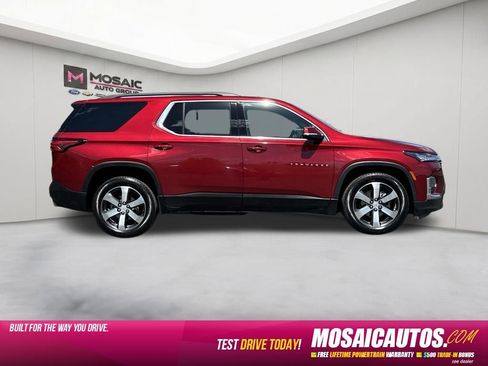 Used 2023 Chevrolet Traverse LT w/ LT Premium Package AWD/4WD image 8
