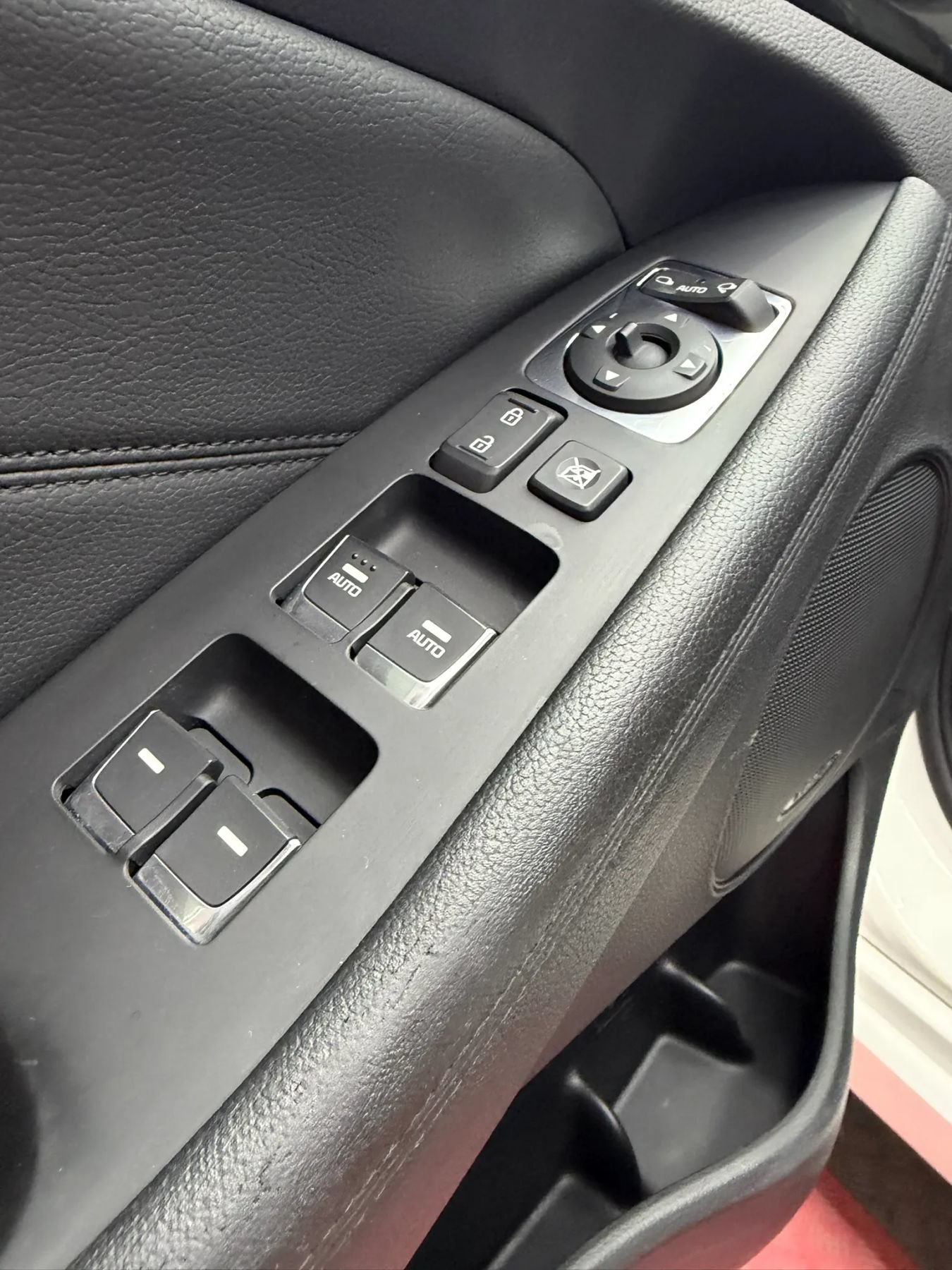 Used 2015 Kia Cadenza Premium w/ Technology Package FWD image 10