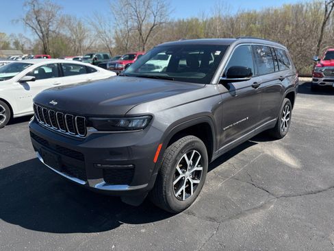Used 2024 Jeep Grand Cherokee L Limited w/ Luxury Tech Group II AWD/4WD image 3