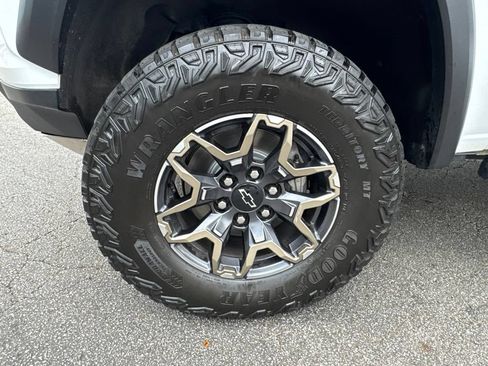 Used 2024 Chevrolet Colorado ZR2 w/ ZR2 Convenience Package III AWD/4WD image 46