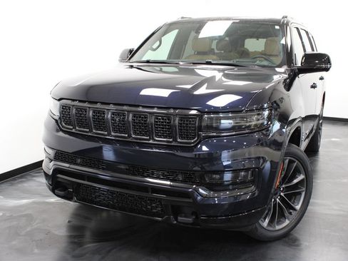Used 2025 Jeep Grand Wagoneer Series III w/ Rear Seat Video Group 1 AWD/4WD image 4