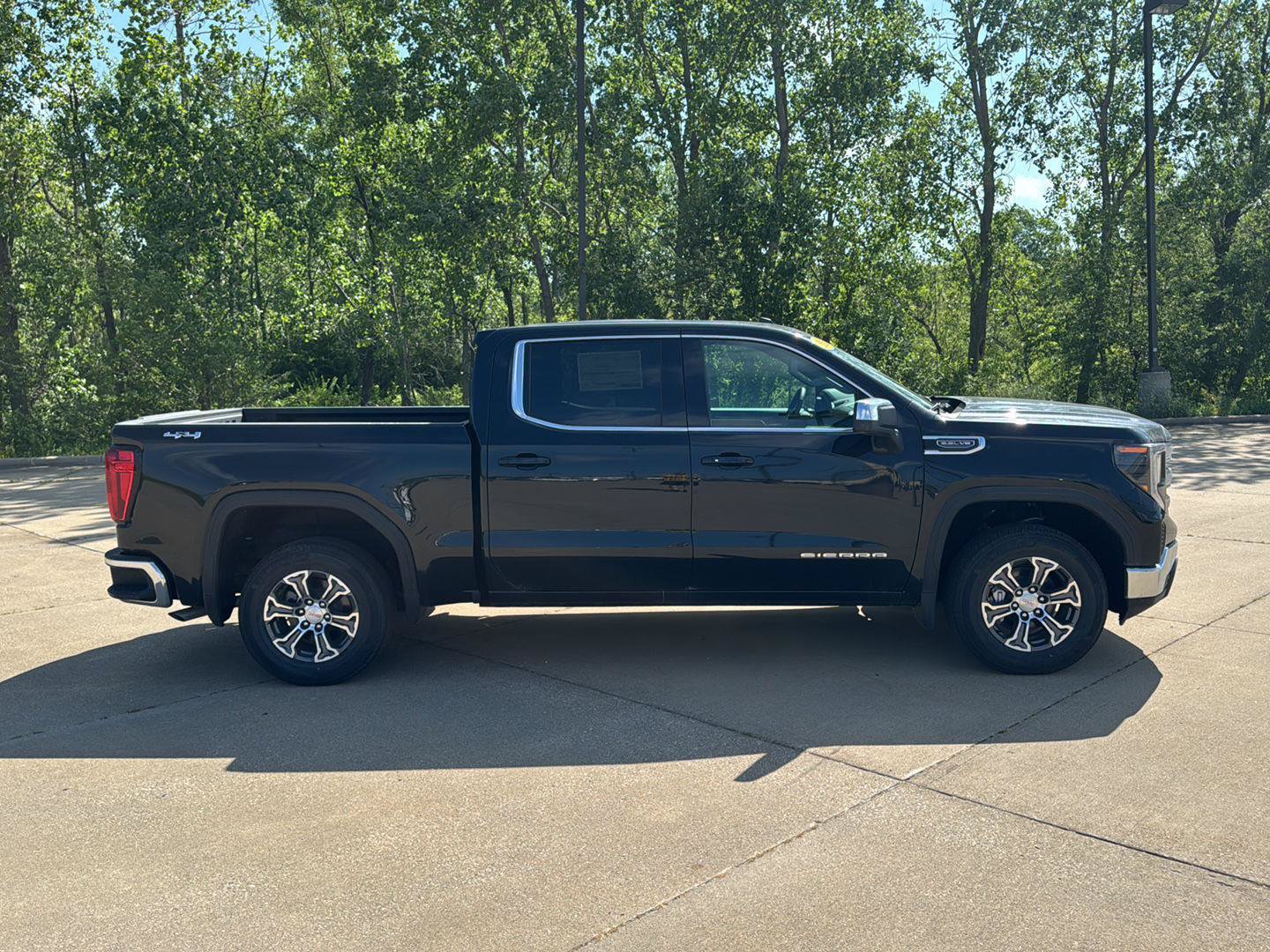 New 2026 GMC Sierra 1500 SLE w/ Preferred Package AWD/4WD image 22
