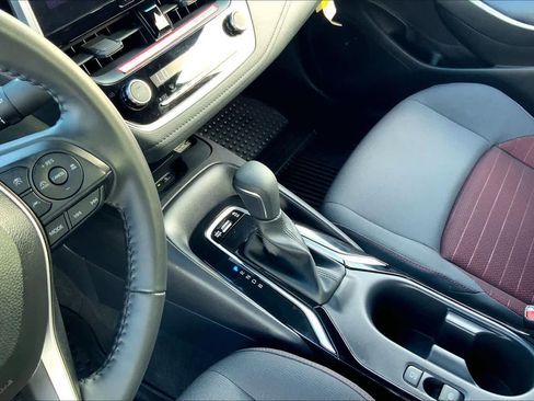 Used 2025 Toyota Corolla SE w/ SE Premium Package image 16