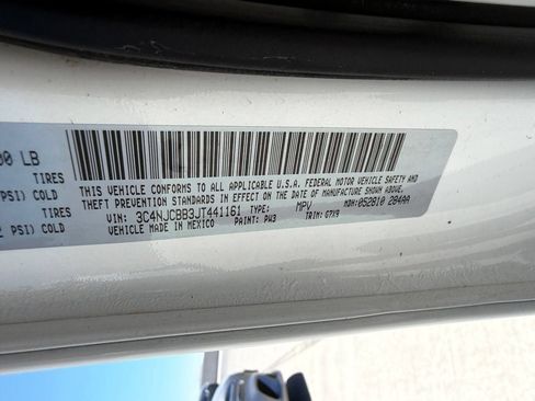 Used 2018 Jeep Compass Latitude w/ Popular Equipment Group FWD image 14