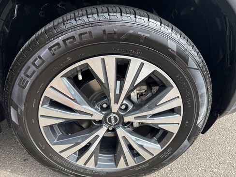 Used 2023 Nissan Rogue SV image 13