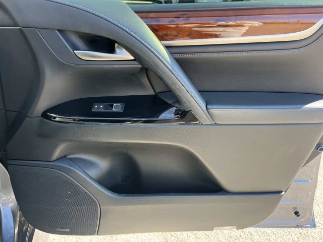 Used 2020 Lexus LX 570 4WD w/ Luxury Package image 29
