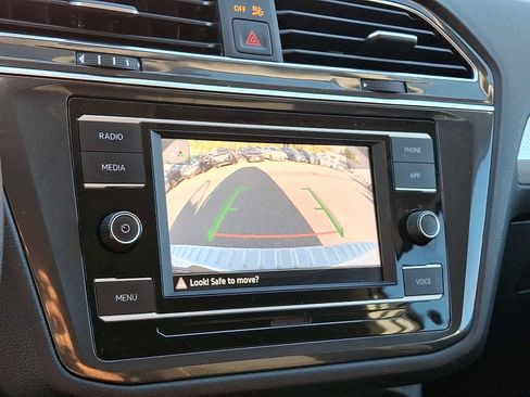 Used 2022 Volkswagen Tiguan S image 17