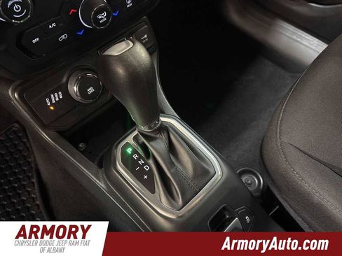 Used 2023 Jeep Renegade Latitude image 20