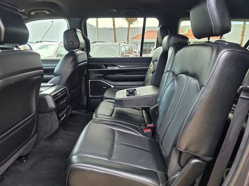 Used 2023 Jeep Wagoneer L Series II image 17