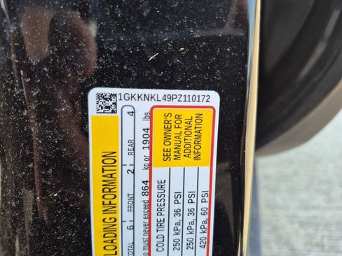 Used 2023 GMC Acadia SLE w/ Driver Convenience Package image 31