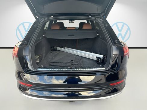 Used 2022 Audi e-tron Premium Plus w/ Premium Plus Package image 27