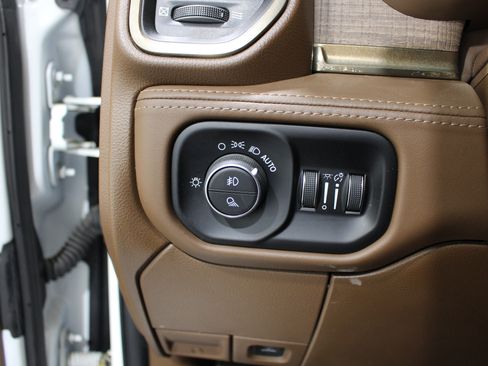 Used 2024 RAM 2500 Limited AWD/4WD image 9