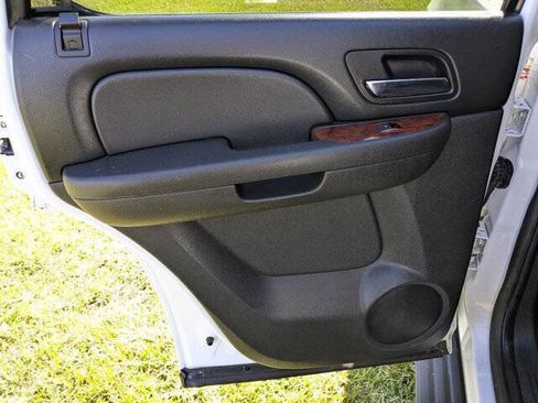 Used 2014 GMC Yukon SLE image 24