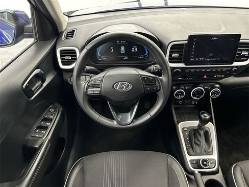 Used 2025 Hyundai Venue Limited image 22