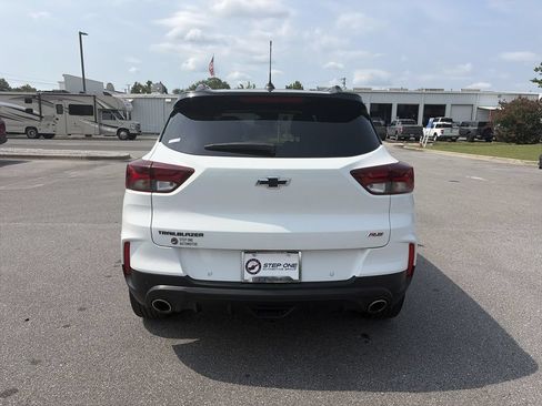 Used 2022 Chevrolet TrailBlazer RS w/ Sun and Liftgate Package FWD image 6
