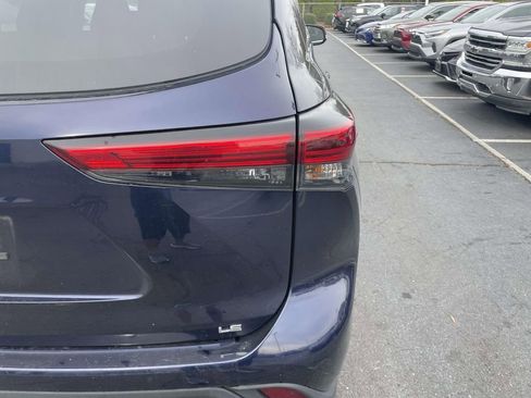 Used 2023 Toyota Highlander LE image 18