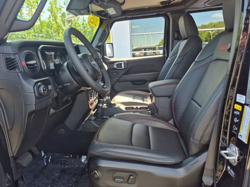 Used 2025 Jeep Gladiator Rubicon w/ Safety Group AWD/4WD image 2