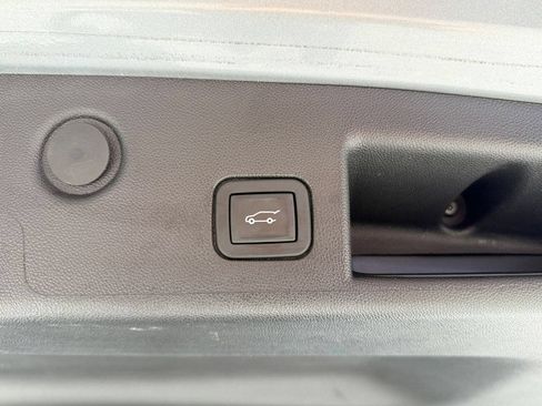 Used 2023 Chevrolet Equinox LT AWD/4WD image 29