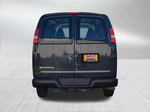 Used 2017 Chevrolet Express 2500 RWD image 6