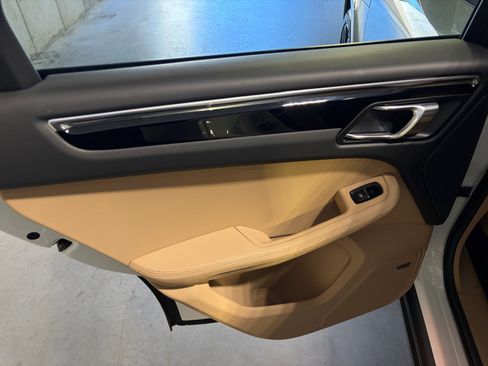 Certified 2026 Porsche Macan AWD/4WD image 32