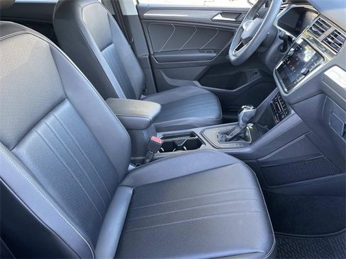 Used 2022 Volkswagen Tiguan SE image 28