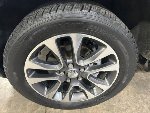 Used 2017 Jeep Grand Cherokee Overland AWD/4WD image 36