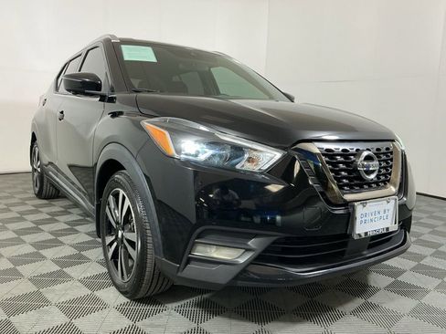 Used 2020 Nissan Kicks SR image 4