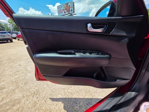 Used 2019 Kia Optima S FWD image 16