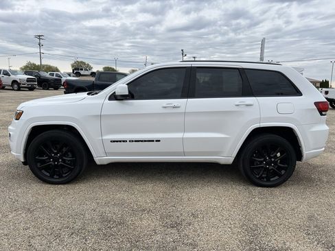 Used 2022 Jeep Grand Cherokee Laredo X image 2
