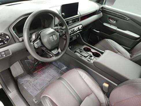 Used 2025 Honda Pilot Black Edition image 13