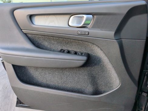 Used 2025 Volvo XC40 B5 Core image 21