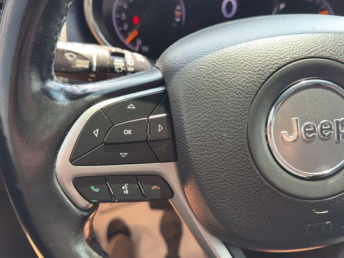Used 2021 Jeep Grand Cherokee Laredo X AWD/4WD image 19