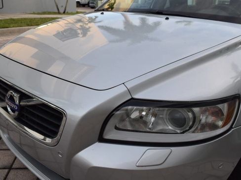 Used 2011 Volvo V50 T5 image 11