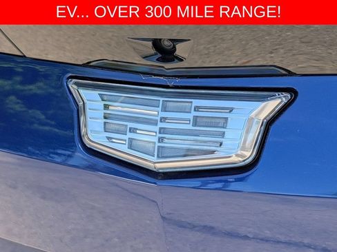 Used 2026 Cadillac Vistiq Premium Luxury w/ LPO, Floor Liner Package AWD/4WD image 9