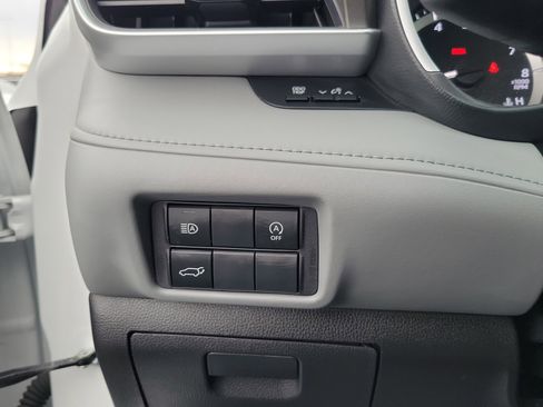 Certified 2025 Toyota Highlander XLE image 24