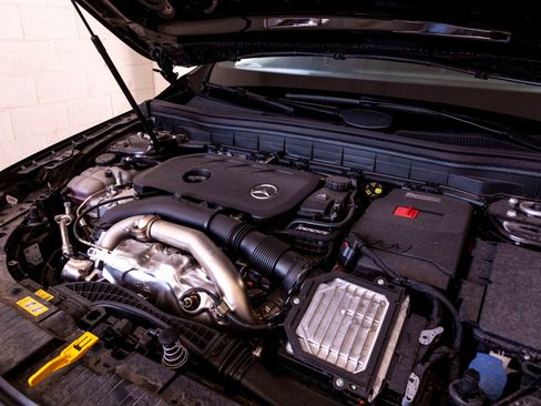 New 2025 Mercedes-Benz GLB 250 image 30