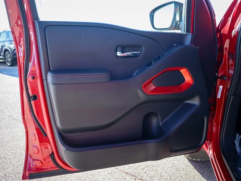 Used 2024 Nissan Frontier PRO-4X w/ Technology Package image 18