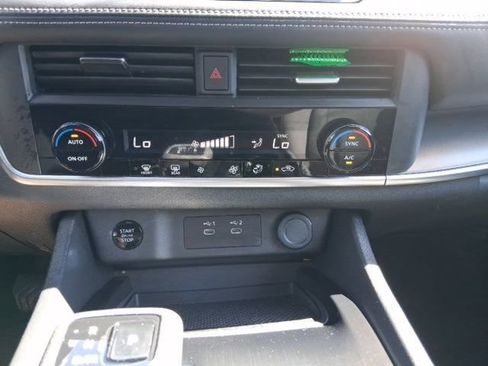 Used 2025 Nissan Rogue SV FWD image 26