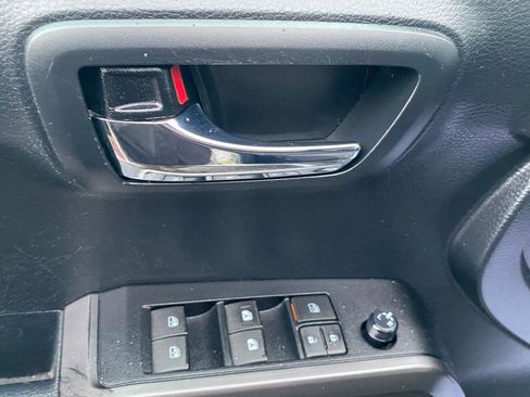 Used 2019 Toyota Tacoma TRD Sport image 21