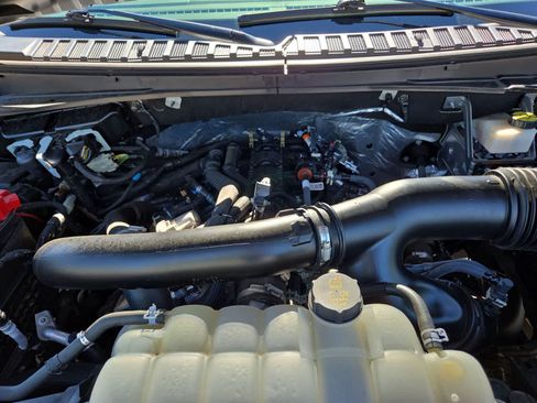 Used 2024 Ford Expedition Limited AWD/4WD image 17